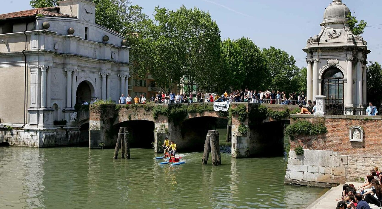 Giro in barca lungo il Piovego a Padova